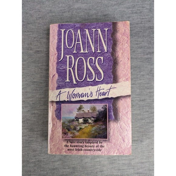 🍭 3/$10 JoAnn Ross: A Woman’s Heart- Castlelough Series #1 (Paperback) - Picture 1 of 4